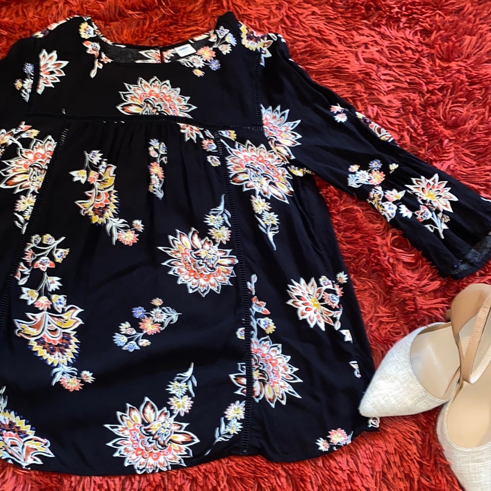Old Navy Black floral shirt! Flared sleeve & embroidery!Size S!